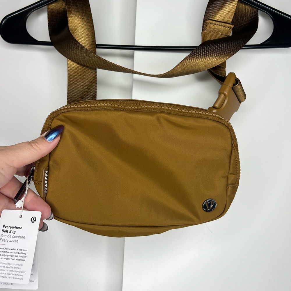 NWT LULULEMON Everywhere Belt Bag camel color